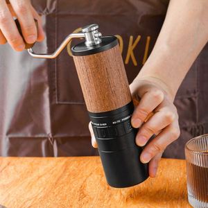 Molinillo de Café Manual Portátil de Titanio Dorado Premium de 7 Estrellas con Cuchillas Cónicas, Cuerpo de Aleación de Aluminio y Contenedor Magnético para Molidos - Product Image 3