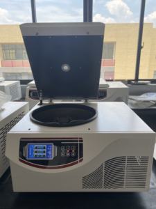 Bureaublad 5500Rpm Lage Snelheid 4*250Ml Grote Capaciteit Gekoelde Klinische Laboratoriumcentrifuge - Product Image 2