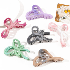 Pinces à cheveux géantes en plastique en forme de papillon, pince à cheveux requin, 12 cm, simples, creuses, mignonnes, pinces pour filles, pinces à cheveux pour femmes - Product Image 1