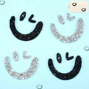 แผ่นปะรูปยิ้มน่ารักประดับเพชรระยิบระยับแบบรีดติดเสื้อผ้าหรือกระเป๋า - Product Image 1