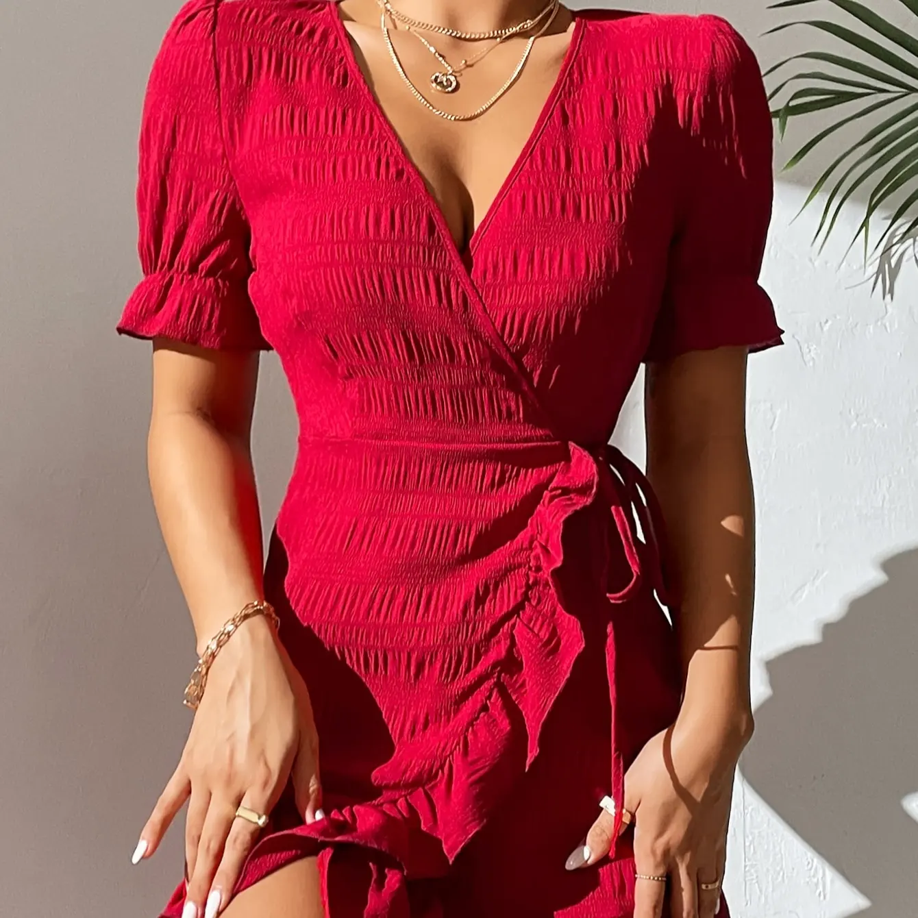 2022 Gaun Merah Potongan Ruffle Samping Simpul Leher Surplice, Pakaian Oem Gaun Musim Panas Wanita Vestidos Para Mujer 2022