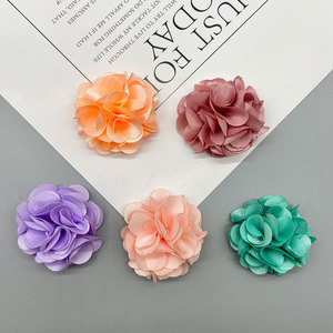 Capullos de rosa de tela pequeños y coloridos de 3 cm, flores hechas a mano para ropa, zapatos, sombreros, accesorios para el cabello, manualidades DIY. - Product Image 4