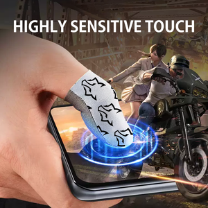 Les manchons de doigts en tissu argenté pour l'e-sport sont absorbants et offrent une sensibilité tactile, ce qui les rend idéaux pour les jeux compétitifs. - Product Image 4