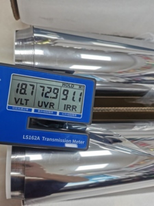 ฟิล์มติดกระจกแบบมองเห็นทางเดียว รุ่นโมเดิร์น ป้องกันแสงแดด ความร้อน และรังสียูวี  วัสดุ PET  ติดตั้งง่ายด้วยตัวเอง เหมาะสำหรับโรงพยาบาลและพื้นที่ภายนอกอาคาร - Product Image 5