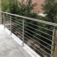 Poteau de balustrade en acier inoxydable avec balcon gril barre balustrade main courante ronde