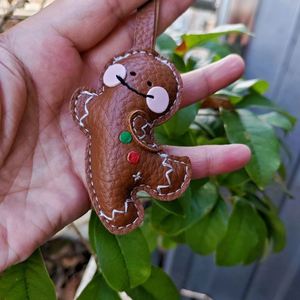 PU <b>Leather</b> Cotton-Filled Cute Gingerbread Man <b>Keychain</b> & Pendant for Couple Bags Phones Cars & Interior Decoration - Product Image 3