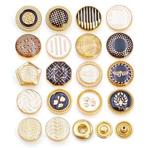 เสื้อคุर्ตาผู้ชายลายโลโก้แบบกำหนดเองทรงสี่เหลี่ยม กระดุมโลหะแบบกดสไตล์อาหรับ  โทบ อบายะ กระดุมแป๊กโลหะผสมสังกะสี - Product Image 3