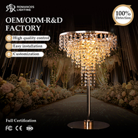 Nouvelle Décoration de Salle de Mariage et de Banquet : Rideau de Perles de Cristal Suspendu, Support Floral, Centre de Table en Métal Doré avec Lustre en Cristal