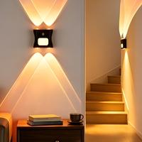 Applique murale LED RGB à changement de couleur, télécommandée, magnétique, pour extérieur, jardin, villa, hôtel, balcon, couloir, chambre