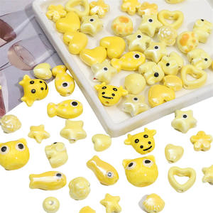 Perle en céramique <span class=keywords><strong>dessin</strong></span> animé jaune amusant perle en céramique <span class=keywords><strong>dessin</strong></span>ée à la main bricolage production accessoires créatifs - Product Image 3