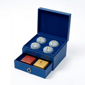 Boîte cadeau rigide bleue motif nid d'oiseau avec estampage à chaud motif nuage or rouge pour emballage haut de gamme - Product Image 1