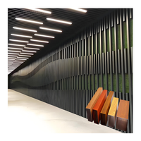 Dekorasi Aluminium Motif Kayu dengan Bilah Persegi untuk Panel Dinding Eksterior Interior, Strip Aluminium Tampilan Kayu untuk Dinding Interior