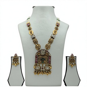 Elegante Conjunto de Collar Estilo Templo de Plata 925 con Colgante Tradicional Dorado y Pendientes a Juego para Bodas y Eventos Festivos - Product Image 1