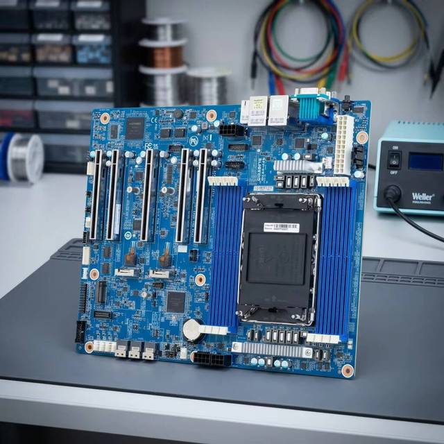 MS04 CE0 Server Motherboard Intel Xeon LGA 4710 Dual Processor Support 8 DDR5 DIMM Slots PCIe X16 10GbE LAN Ports 1TB Max RAM