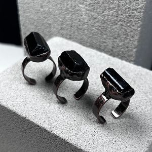 Ventes chaudes - Bague en pierre naturelle de tourmaline noire réglable, bijoux vintage en cristal pour hommes et femmes - Product Image 1
