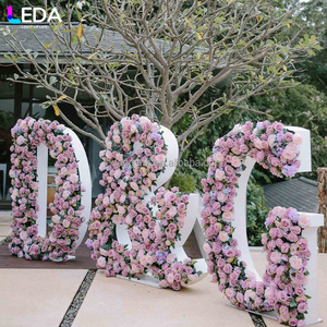LEDA - Número Floral de Rosas Grandes para Cumpleaños, Flores Artificiales Personalizadas, Letra de Flores para Eventos de Boda - Product Image 2