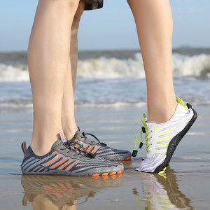 <span class=keywords><strong>Chaussures</strong></span> <span class=keywords><strong>de</strong></span> randonnée, <span class=keywords><strong>de</strong></span> surf, <span class=keywords><strong>de</strong></span> natation, <span class=keywords><strong>de</strong></span> marche aquatique et <span class=keywords><strong>de</strong></span> plage unisexes respirantes à cinq <span class=keywords><strong>doigts</strong></span> <span class=keywords><strong>avec</strong></span> empeigne en maille et semelle extérieure en caoutchouc - Product Image 6