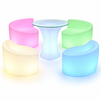 Ensemble table et chaises lumineuses LED incurvées, résistantes à l'eau, pour événements festifs et salons extérieurs