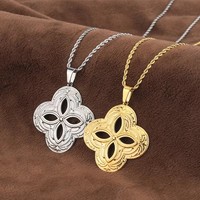 Collier trèfle à quatre feuilles en acier inoxydable pour femme, plaqué or 18 carats, étanche, hypoallergénique, avec pendentif serti griffe et chaîne corde, cadeau