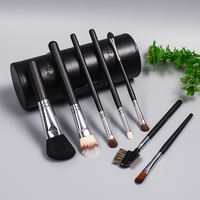 Ensemble de 7 pinceaux de maquillage Dongshen en poils de chèvre et de poney avec manches en bois noir, pinceau plat inclus pour un usage quotidien