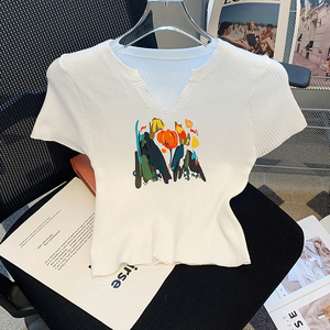 Haut court imprimé tendance à col en V pour femme, coupe ajustée, tricoté, manches courtes, extensible, blanc/noir, décontracté et <span class=keywords><strong>chic</strong></span> pour l'été - Product Image 3