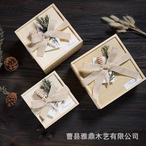 Caja de regalo cuadrada de madera de pino hecha a mano para embalaje de regalos y manualidades - Product Image 4