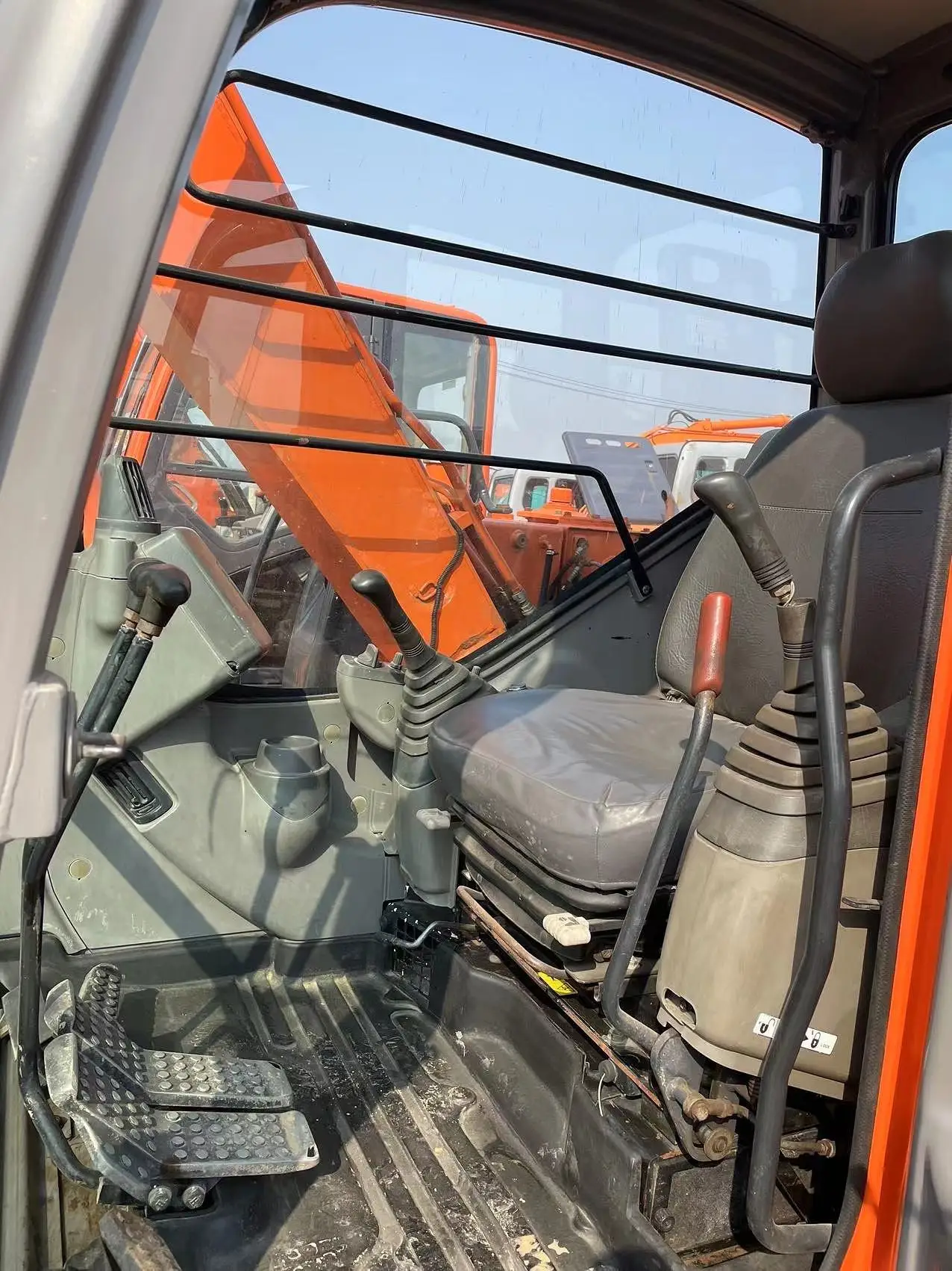 Lowest Price Used Excavator 90% New Made in Japan HITACHI ZX70