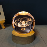 Boule de cristal de quartz gravée avec éclairage nocturne - Thème Système Solaire - Cadeau d'anniversaire créatif pour les amoureux, les vacances, les amis