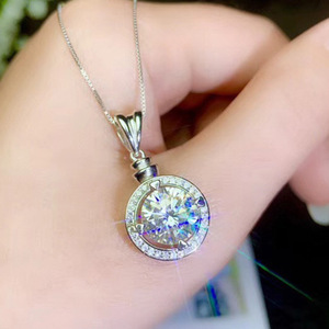 Ciondolo in Oro Bianco con Diamante Taglio Brillante Rotondo Colore G Diamante Naturale Gioiello Classico da Donna per Fidanzamento Montatura in Argento - Product Image 1