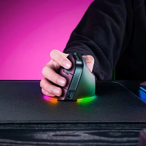 Souris verticale ergonomique sans fil Razer Pro Click V2 multi-appareils, rechargeable par USB, pour le bureau et l'e-sport - Product Image 4