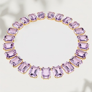 Le collier pendentif exquis est un bijou polyvalent et tendance adapté aux femmes à porter au quotidien. - Product Image 4