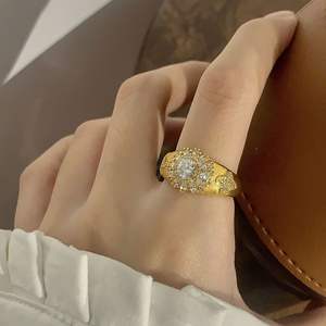 Anello per Bambini in Argento Sterling S925 con Moissanite, Placcato Oro 18K, Lavorazione Spazzolata a 50 Punti, Stile Retrò di Palazzo, Pietra Portafortuna di Luglio - Product Image 6