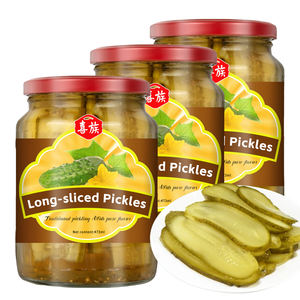 Cornichons <span class=keywords><strong>en</strong></span> tranches longues, faits <span class=keywords><strong>maison</strong></span> par des agriculteurs, comme accompagnement pour les repas - Product Image 1