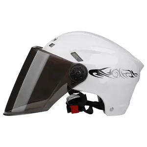 Fronte pieno del Casco Da Sci Testa di Protezione Casco Da Sci casco con visiera