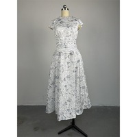Robe longue jacquard florale d'été 2026 pour femme, élégante, taille corset, coupe trapèze amincissante, idéale pour les soirées mondaines, vente en gros pour boutiques