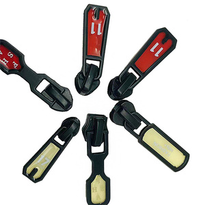 Hengda tùy chỉnh Matte hoàn thành kim loại dây kéo puller kim loại Silicone đầu dây kéo puller nhà sản xuất Cá nhân hoá dây kéo thanh trượt - Product Image 1