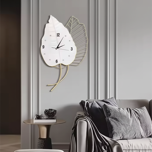Horloge murale en métal pour la décoration intérieure, la chambre à coucher, le salon, la cuisine, la salle à manger Floral fait à la main par Azora Industries - Product Image 1