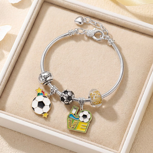 HS0108 Bracelets à thème football très tendance Europe-Amérique, bracelets football effet goutte d'<span class=keywords><strong>huile</strong></span>, bijoux en argent uniques et à la mode pour femmes - Product Image 2