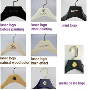 Cintres en bois personnalisés en gros avec pinces antidérapantes de haute qualité pour hôtels et magasins de vêtements - Product Image 3