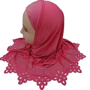 Hijab instantané en soie de glace avec broderie de diamants doux pour les enfants musulmans islamiques Hijab instantané personnalisé - Product Image 6