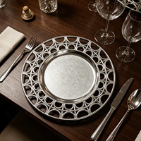 Assiettes de présentation élégantes en plastique PP argenté de 13 pouces, durables, style vintage, pour la décoration de fêtes et de mariages, lot en gros