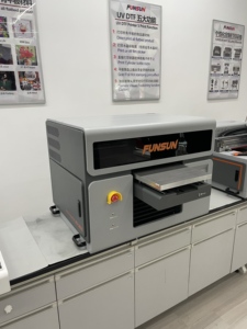 Vente flash Imprimante <span class=keywords><strong>à</strong></span> plat DTF A3 30 x 50 CMYKW Vernis I1600 I3200 2400 dpi pour coque <span class=keywords><strong>de</strong></span> téléphone, logo, <span class=keywords><strong>carte</strong></span> <span class=keywords><strong>à</strong></span> <span class=keywords><strong>jouer</strong></span>, matériau A B - Product Image 2