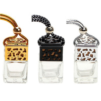 Bouteille de parfum de voiture de forme carrée vide de 8ml au design de luxe désodorisant de voiture suspendu pour diffuseur de parfum d'huiles essentielles