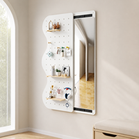 Miroir mural pleine longueur avec étagères organisatrices en panneau perforé, crochets et rangement en bois pour chambre, dortoir, entrée, ou espace de dressing