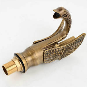 Grifo de Lavabo Europeo Antiguo de Cobre, Mezclador de Agua Fría y Caliente con Diseño Animal, Grifo de Lavabo para Encimera - Product Image 6