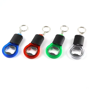 Bóng đèn hình dạng <span class=keywords><strong>LED</strong></span> <span class=keywords><strong>Keychain</strong></span> ánh sáng với màn hình lụa in logo nhựa mở chai <span class=keywords><strong>Keychain</strong></span> - Product Image 1