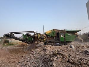 Concasseur à mâchoires mobile sur chenilles UPESEN, installation de concassage de pierres robuste pour l'exploitation minière et les carrières - Product Image 4