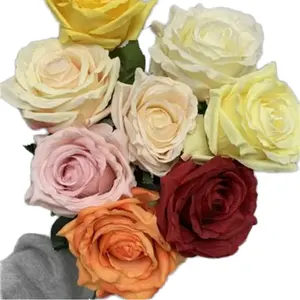 زهور صناعية من الحرير للبيع من المصنع براعم وردية برأس مفردة زهور صناعية متموجة بيضاء للبيع بالجملة