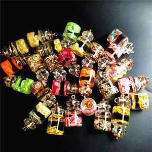 Mini abalorios creativos con diseño de comida en colores variados para llaveros, pendientes, pulseras, collares y colgantes, ideales para regalo. - Product Image 4