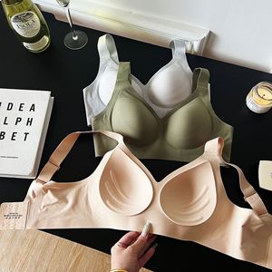 Venta al por mayor directa de fábrica: Sujetador deportivo inalámbrico sin costuras, copas fijas, tela de gel, talla grande, ajustable, transpirable, cobertura completa del busto. - Product Image 1